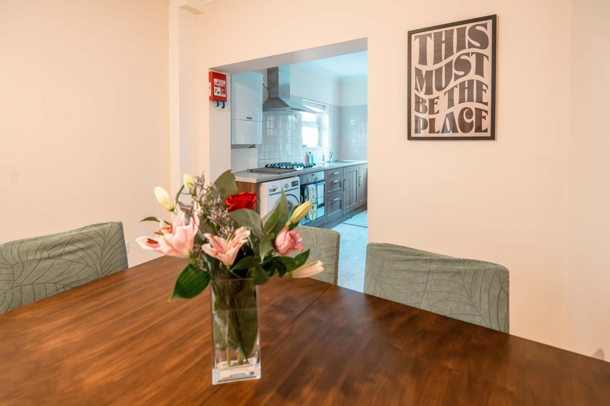 Appartement Spacious 3 Min From Station Londres