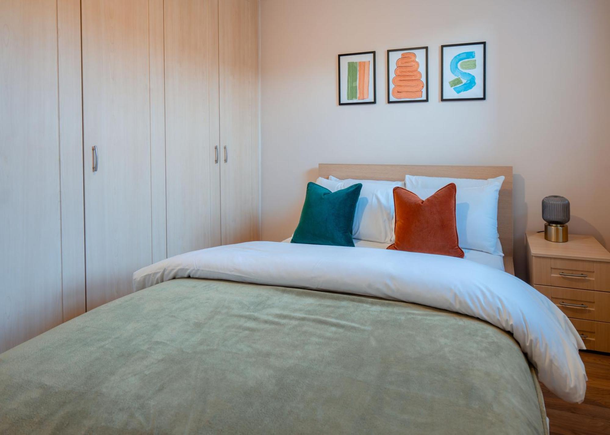 Spacious 3 Min From Station Londres