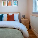 Spacious Home 3 Min From Station
