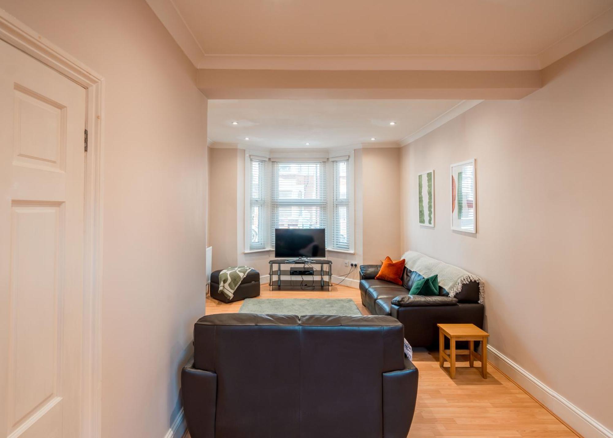 Spacious 3 Min From Station
