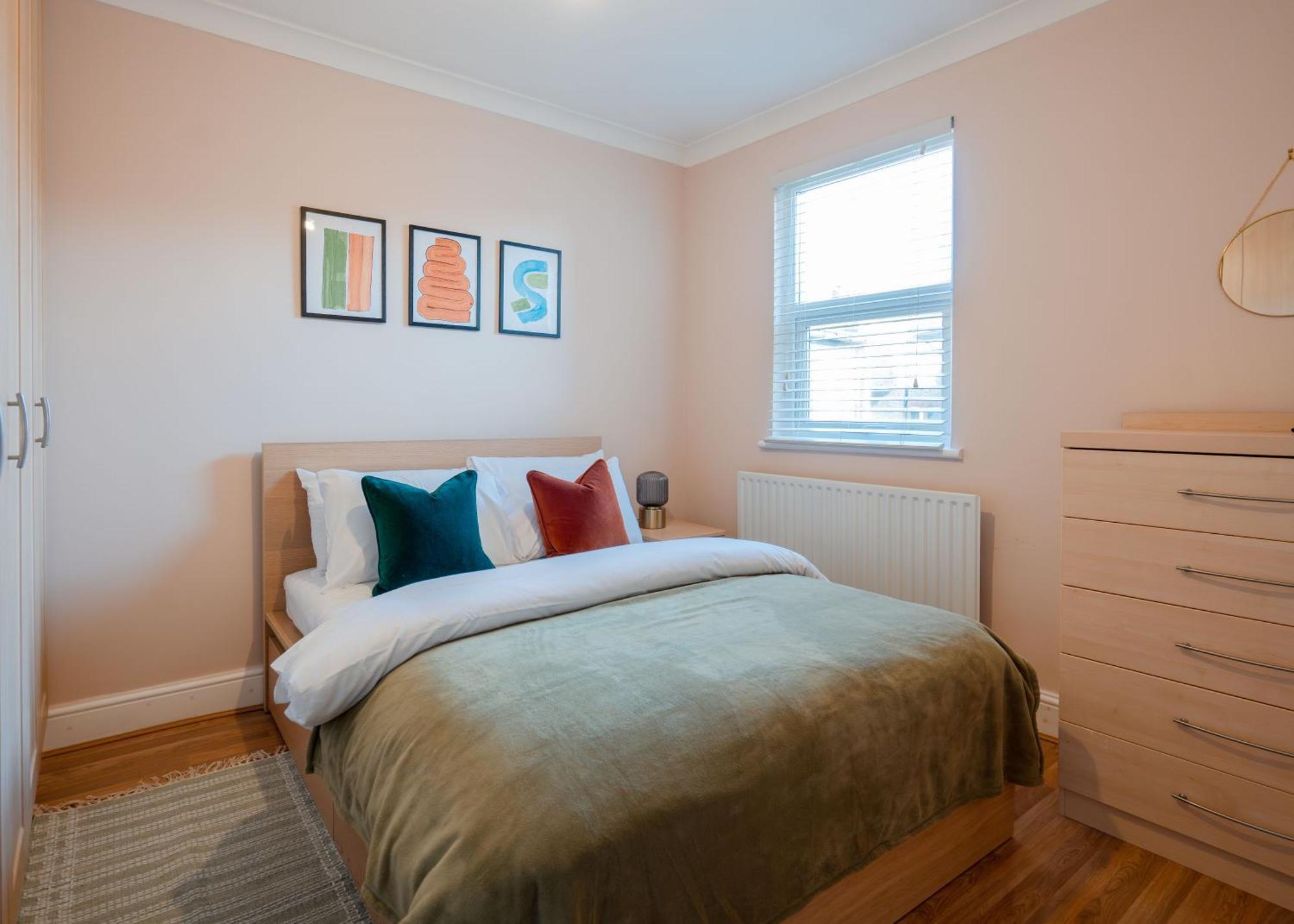 Spacious 3 Min From Station Apartment