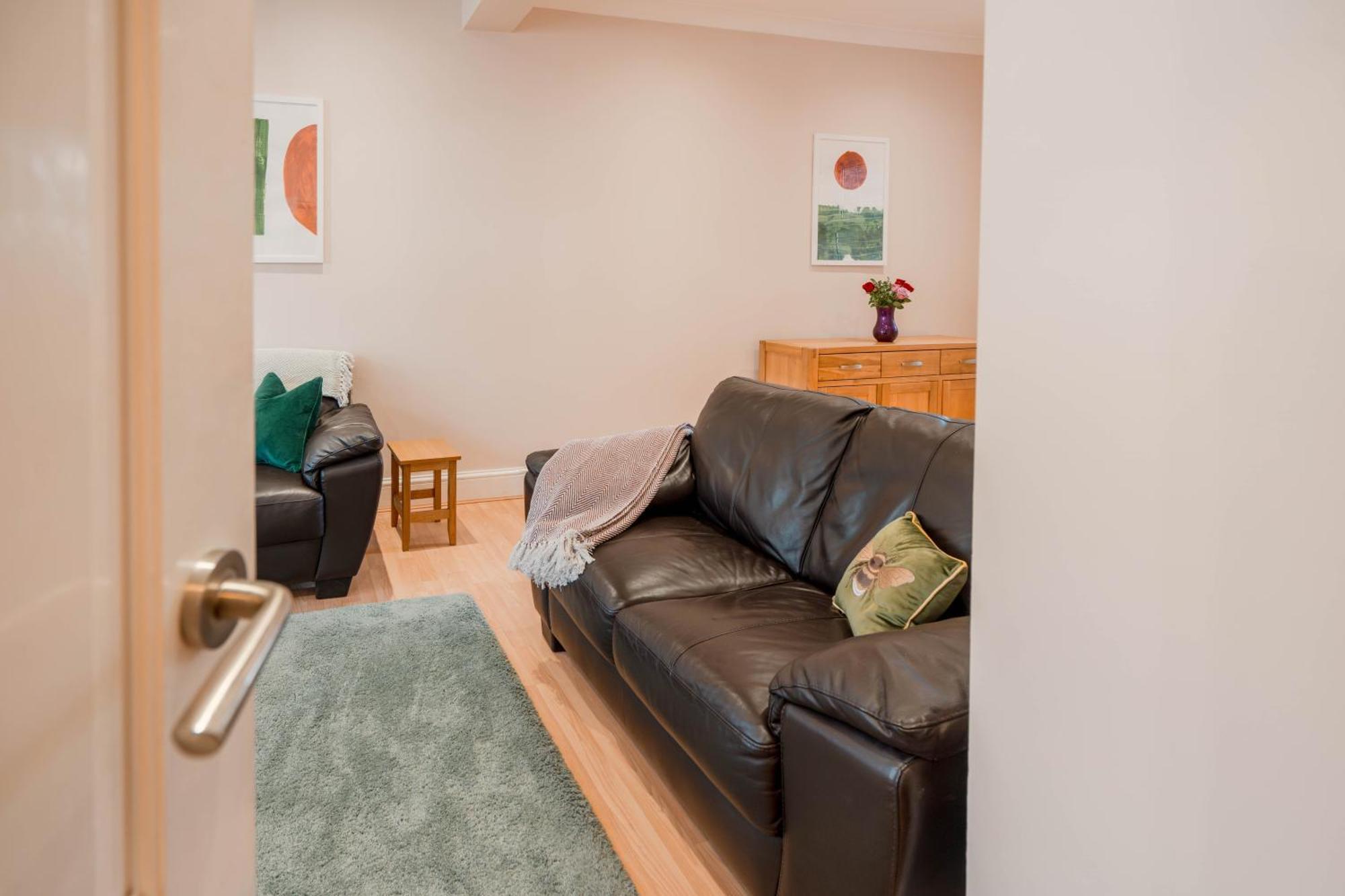 Spacious 3 Min From Station Apartment *